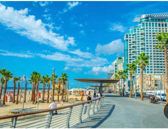 דירה רומנטית ברחוב בוגרשוב ליד הים * Tel Aviv